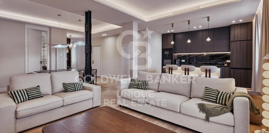 Apartment à Madrid, Espagne 3 chambres, 170 m2 No. 179153
