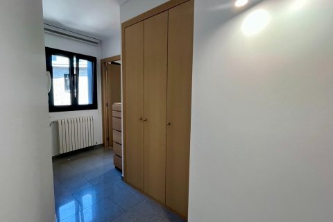 Apartment for rent in Principado De Andorra (Ninguna Poblacion Tiene C.P.), Lleida, Spain 3 bedrooms, 116 sq.m. No. 160511 - photo 22