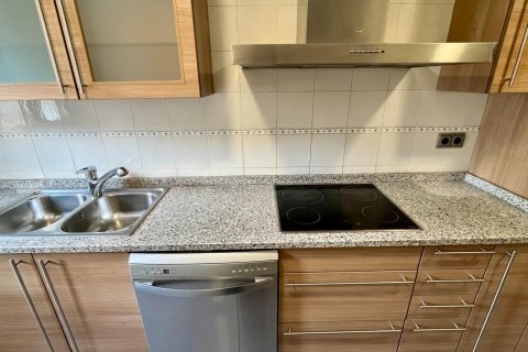 Apartment for rent in Principado De Andorra (Ninguna Poblacion Tiene C.P.), Lleida, Spain 3 bedrooms, 116 sq.m. No. 160511 - photo 8