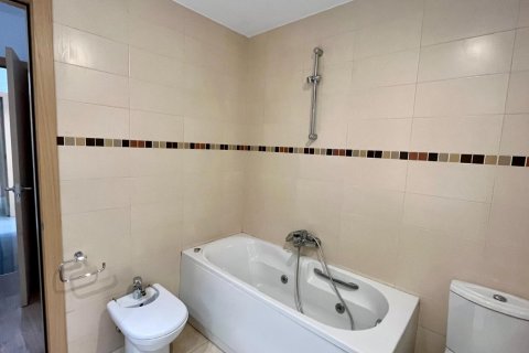 Apartment for rent in Principado De Andorra (Ninguna Poblacion Tiene C.P.), Lleida, Spain 3 bedrooms, 116 sq.m. No. 160511 - photo 20