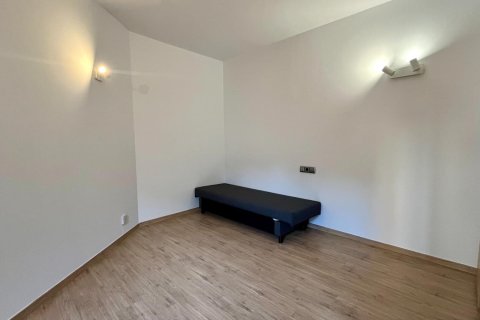 Apartment for rent in Principado De Andorra (Ninguna Poblacion Tiene C.P.), Lleida, Spain 3 bedrooms, 116 sq.m. No. 160511 - photo 15