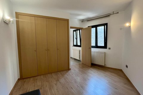 Apartment for rent in Principado De Andorra (Ninguna Poblacion Tiene C.P.), Lleida, Spain 3 bedrooms, 116 sq.m. No. 160511 - photo 11