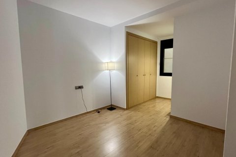 Apartment for rent in Principado De Andorra (Ninguna Poblacion Tiene C.P.), Lleida, Spain 3 bedrooms, 116 sq.m. No. 160511 - photo 12