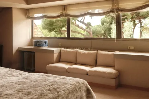 House for sale in Barcelona, Spain 5 bedrooms, 678 sq.m. No. 167126 - photo 14