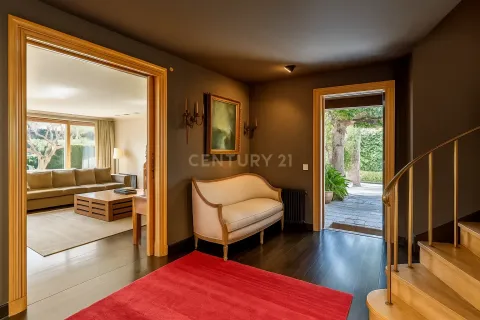 House for sale in Barcelona, Spain 5 bedrooms, 678 sq.m. No. 167126 - photo 7