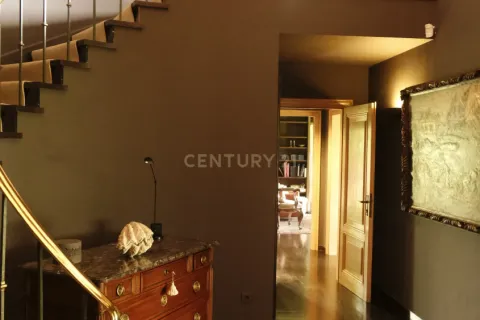 House for sale in Barcelona, Spain 5 bedrooms, 678 sq.m. No. 167126 - photo 13
