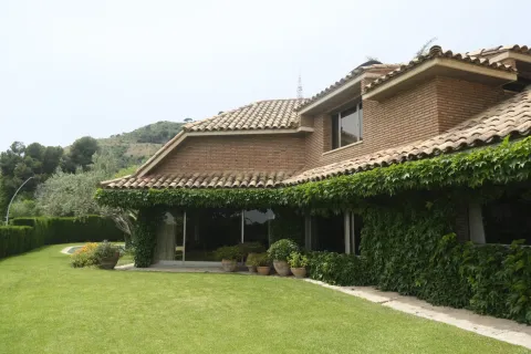 House for sale in Barcelona, Spain 5 bedrooms, 678 sq.m. No. 167126 - photo 4