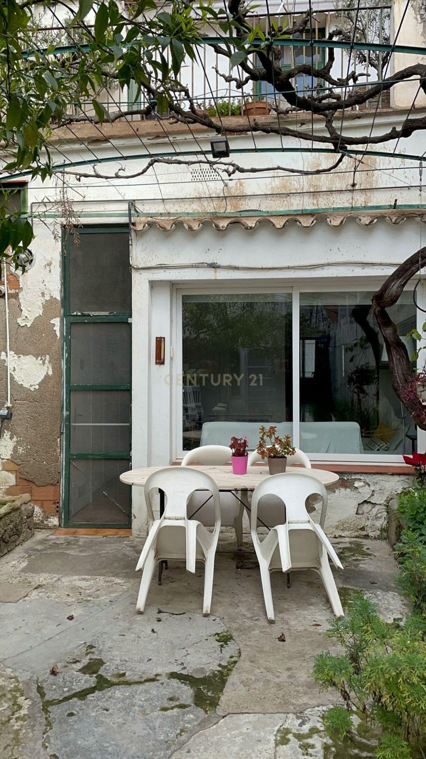 Hus i Sant Feliu de Llobregat, Barcelona, Spanien 4 sovrum, 200 kvm. Nr. 167124