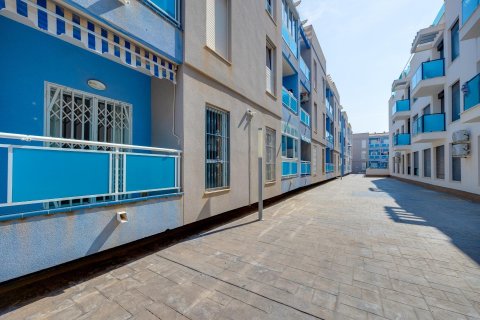 Apartment for sale in Torrevieja, Alicante, Spain 2 bedrooms, 65 sq.m. No. 195966 - photo 10