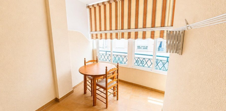 Appartamento a Torrevieja, Alicante, Spagna 3 camere da letto, 70 mq. N° 195968