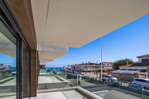 Villa till salu i Torrevieja, Alicante, Spanien 4 sovrum, 156 kvm. Nr. 180231 - foto 25