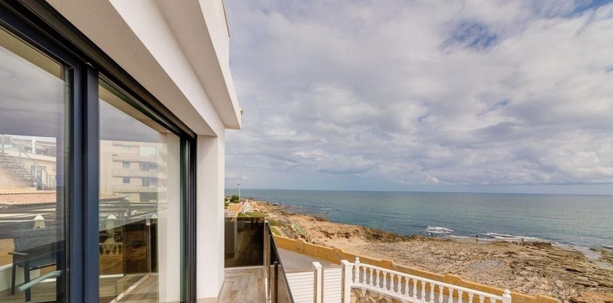 Villa i Torrevieja, Alicante, Spanien 4 sovrum, 210 kvm. Nr. 180232