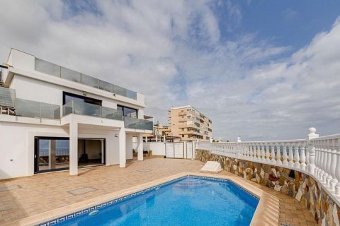 Villa till salu i Torrevieja, Alicante, Spanien 4 sovrum, 210 kvm. Nr. 180232 - foto 17