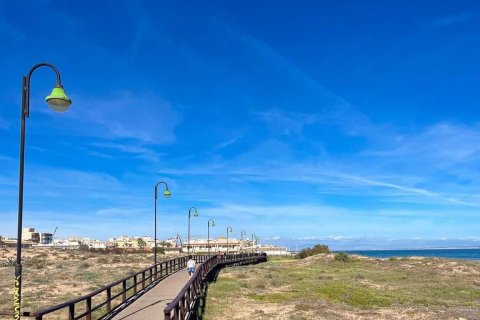 Villa till salu i Torrevieja, Alicante, Spanien 4 sovrum, 210 kvm. Nr. 180232 - foto 22