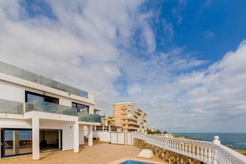 Villa till salu i Torrevieja, Alicante, Spanien 4 sovrum, 210 kvm. Nr. 180232 - foto 25