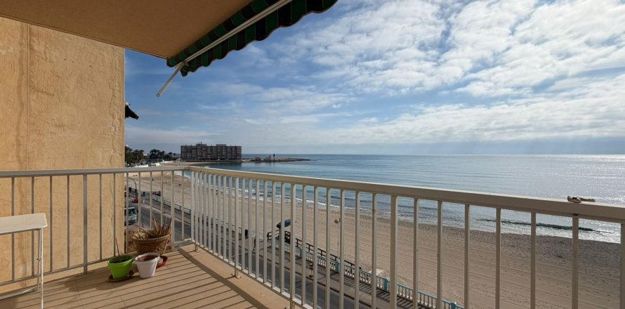 Apartamento en Torrevieja, Alicante, España 4 dormitorios, 116 m2 No. 165913