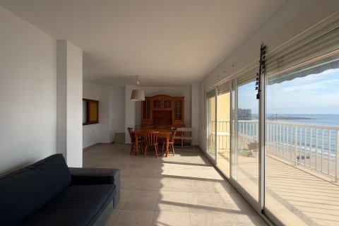 Apartamento en venta en Torrevieja, Alicante, España 4 dormitorios, 116 m2 No. 165913 - foto 2