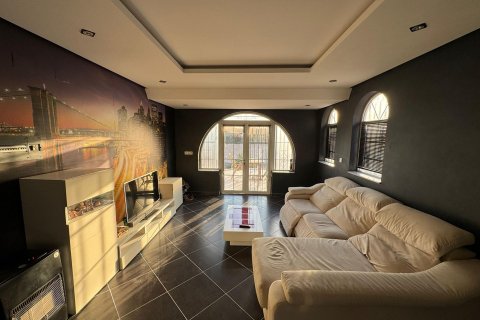 Villa for sale in Torrevieja, Alicante, Spain 2 bedrooms,  No. 144197 - photo 24