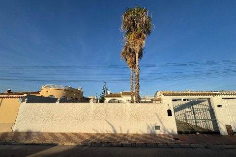 Villa for sale in Torrevieja, Alicante, Spain 2 bedrooms,  No. 144197 - photo 4