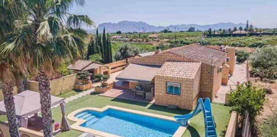 Villa à Albatera, Alicante, Espagne 5 chambres, 197 m2 No. 147322