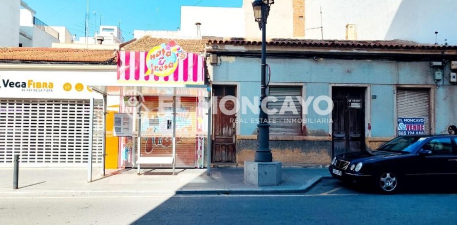 Proprietà commerciale a Guardamar del Segura, Alicante, Spagna 4 camere da letto, 52 mq. N° 183772