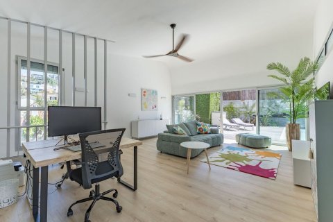 Talo myytävänä Esplugues de Llobregat, Barcelona, Espanja, 5 makuuhuonetta, 351 m2 No. 182595 - kuva 12