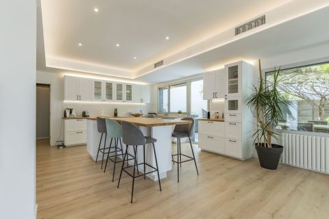 Talo myytävänä Esplugues de Llobregat, Barcelona, Espanja, 5 makuuhuonetta, 351 m2 No. 182595 - kuva 24