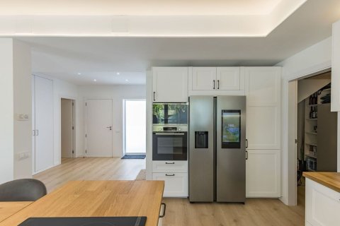 Talo myytävänä Esplugues de Llobregat, Barcelona, Espanja, 5 makuuhuonetta, 351 m2 No. 182595 - kuva 28