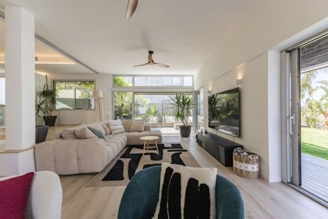 Talo myytävänä Esplugues de Llobregat, Barcelona, Espanja, 5 makuuhuonetta, 351 m2 No. 182595 - kuva 19