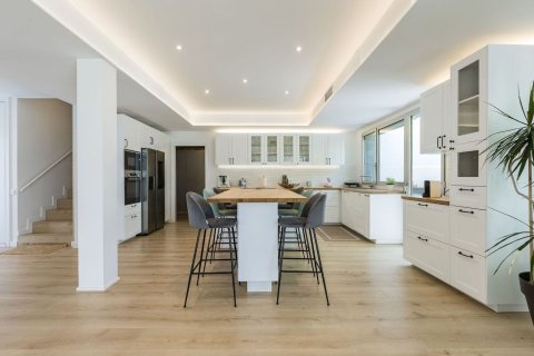 Talo myytävänä Esplugues de Llobregat, Barcelona, Espanja, 5 makuuhuonetta, 351 m2 No. 182595 - kuva 25