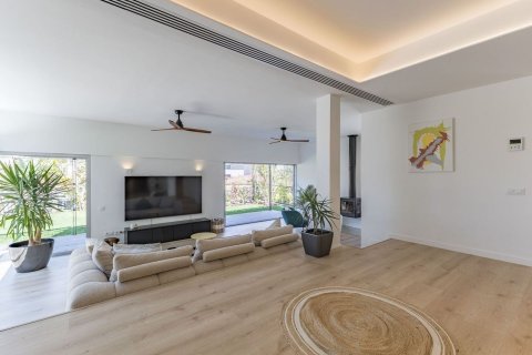 Talo myytävänä Esplugues de Llobregat, Barcelona, Espanja, 5 makuuhuonetta, 351 m2 No. 182595 - kuva 15