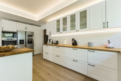 Talo myytävänä Esplugues de Llobregat, Barcelona, Espanja, 5 makuuhuonetta, 351 m2 No. 182595 - kuva 27