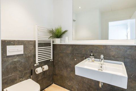 Talo myytävänä Esplugues de Llobregat, Barcelona, Espanja, 5 makuuhuonetta, 351 m2 No. 182595 - kuva 29