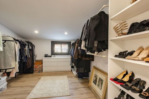 Talo myytävänä Esplugues de Llobregat, Barcelona, Espanja, 7 makuuhuonetta, 528 m2 No. 182593 - kuva 24