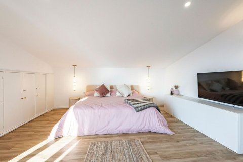 Talo myytävänä Esplugues de Llobregat, Barcelona, Espanja, 7 makuuhuonetta, 528 m2 No. 182593 - kuva 6