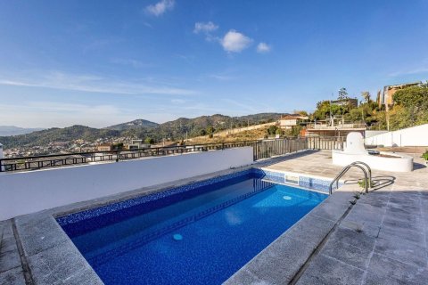 Talo myytävänä Esplugues de Llobregat, Barcelona, Espanja, 7 makuuhuonetta, 528 m2 No. 182593 - kuva 13