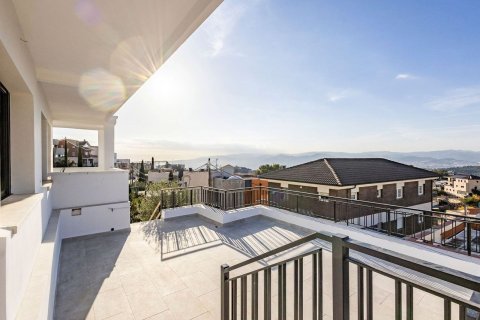Talo myytävänä Esplugues de Llobregat, Barcelona, Espanja, 7 makuuhuonetta, 528 m2 No. 182593 - kuva 2