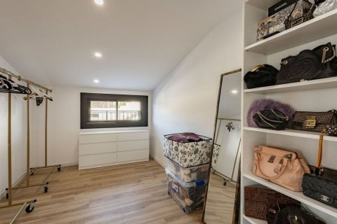 Talo myytävänä Esplugues de Llobregat, Barcelona, Espanja, 7 makuuhuonetta, 528 m2 No. 182593 - kuva 23