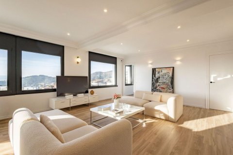 Talo myytävänä Esplugues de Llobregat, Barcelona, Espanja, 7 makuuhuonetta, 528 m2 No. 182593 - kuva 3