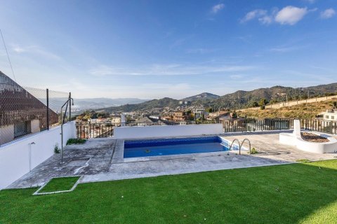 Talo myytävänä Esplugues de Llobregat, Barcelona, Espanja, 7 makuuhuonetta, 528 m2 No. 182593 - kuva 12