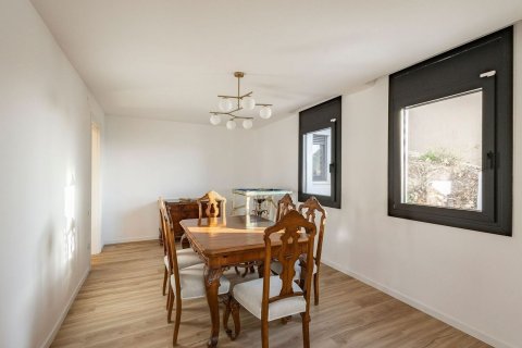 Talo myytävänä Esplugues de Llobregat, Barcelona, Espanja, 7 makuuhuonetta, 528 m2 No. 182593 - kuva 29