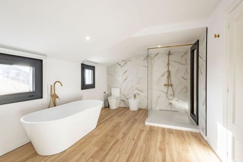 Talo myytävänä Esplugues de Llobregat, Barcelona, Espanja, 7 makuuhuonetta, 528 m2 No. 182593 - kuva 8