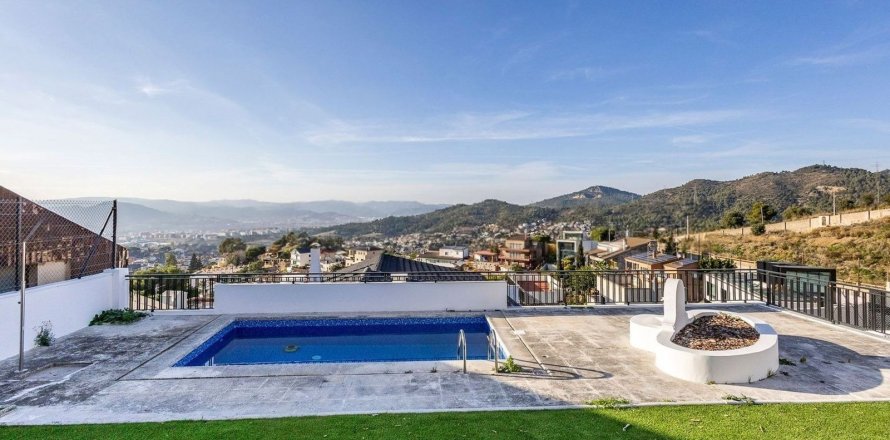 Talo Esplugues de Llobregat, Barcelona, Espanja 7 makuuhuonetta, 528 m2 No. 182593