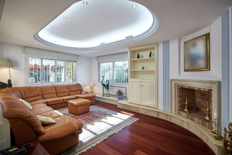 Talo myytävänä Sant Just Desvern, Barcelona, Espanja, 6 makuuhuonetta, 562 m2 No. 182596 - kuva 15