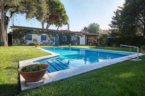 Talo myytävänä Sant Just Desvern, Barcelona, Espanja, 6 makuuhuonetta, 562 m2 No. 182596 - kuva 2