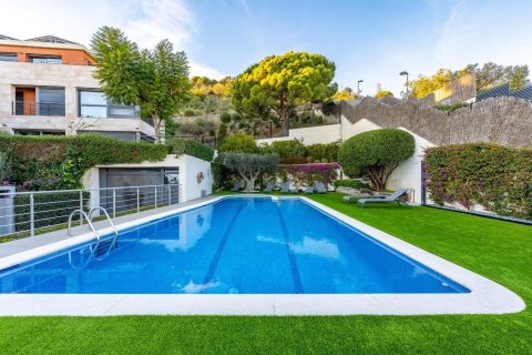 Talo myytävänä Esplugues de Llobregat, Barcelona, Espanja, 5 makuuhuonetta, 492 m2 No. 182594 - kuva 3