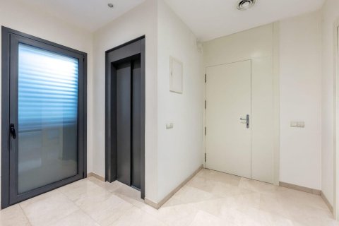 Talo myytävänä Esplugues de Llobregat, Barcelona, Espanja, 5 makuuhuonetta, 492 m2 No. 182594 - kuva 12
