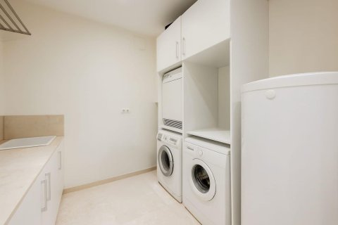 Talo myytävänä Esplugues de Llobregat, Barcelona, Espanja, 5 makuuhuonetta, 492 m2 No. 182594 - kuva 17