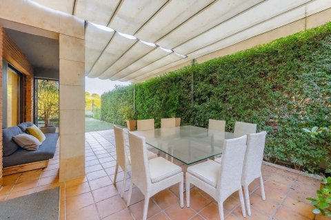 Talo myytävänä Esplugues de Llobregat, Barcelona, Espanja, 5 makuuhuonetta, 492 m2 No. 182594 - kuva 10