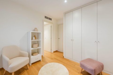 Talo myytävänä Esplugues de Llobregat, Barcelona, Espanja, 5 makuuhuonetta, 492 m2 No. 182594 - kuva 27